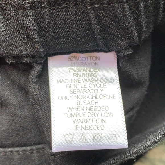 Isaac Mizrahi Live 24/7 for QVC Black Ankle Pant Size: 8 Petite - Picture 5 of 5